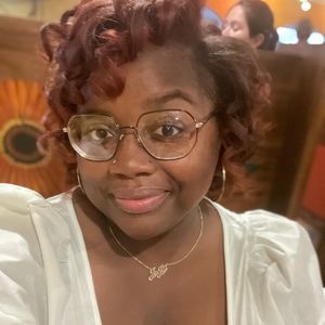 Meet your Posher, Derricka